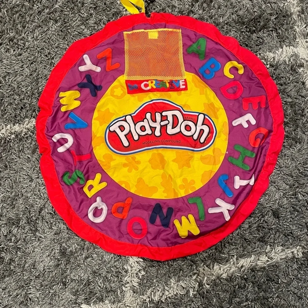 Hasbro PlayDoh Kitchen Creations Burger Fries Messy Mat ABC Arts & Crafts Bundle